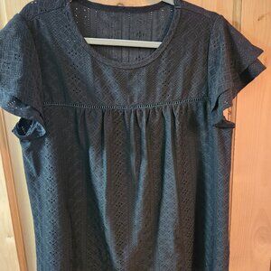 Black eyelet short-sleeved top Large (no brand)